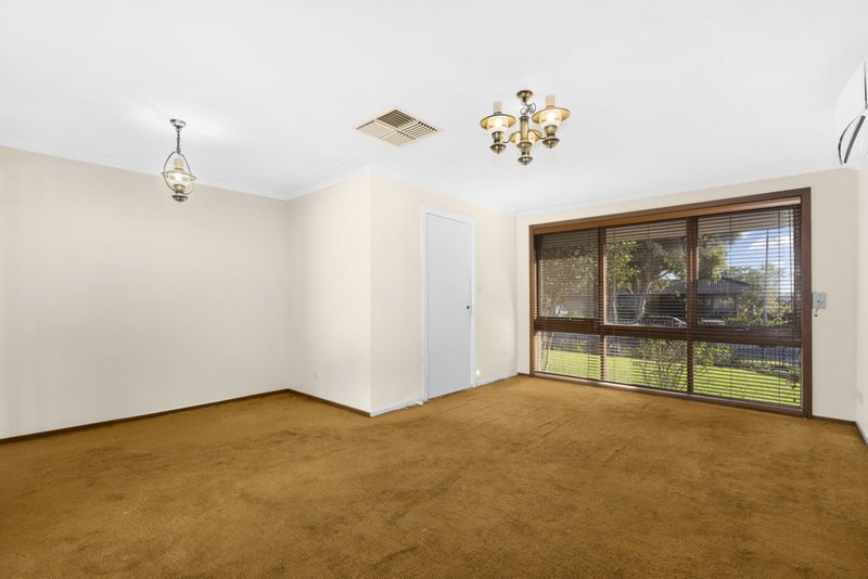 Photo - 36 Coventry Crescent, Mill Park VIC 3082 - Image 4