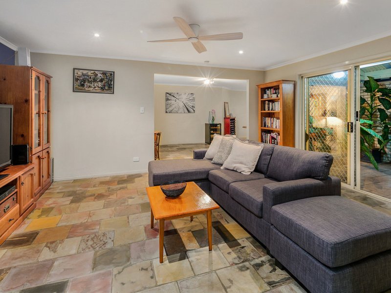 Photo - 36 Delaney Circuit, Carindale QLD 4152 - Image 17