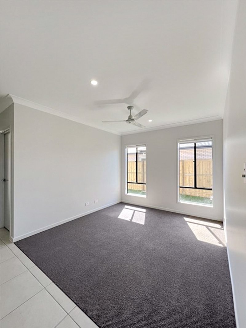 Photo - 36 Edinburgh Crescent, Gleneagle QLD 4285 - Image 5