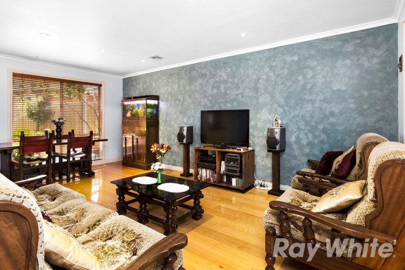 Photo - 36 Elmwood Crescent, Glen Waverley VIC 3150 - Image 4