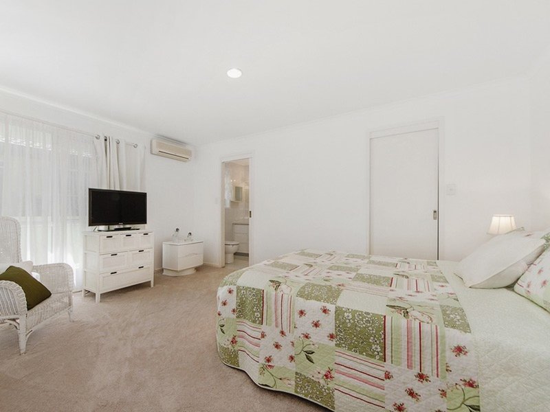 Photo - 36 Emerton Crescent, Robina QLD 4226 - Image 8