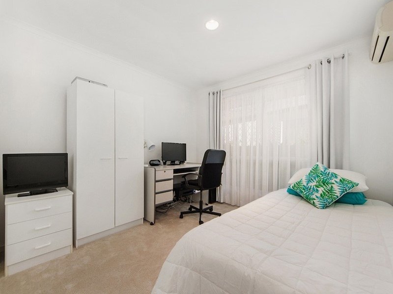 Photo - 36 Emerton Crescent, Robina QLD 4226 - Image 9