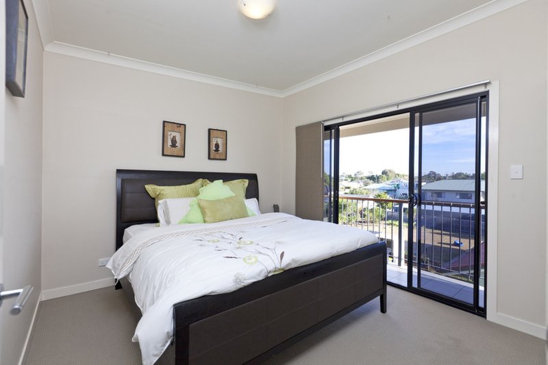 Photo - 3/6 Emsworth St , Wynnum QLD 4178 - Image 8