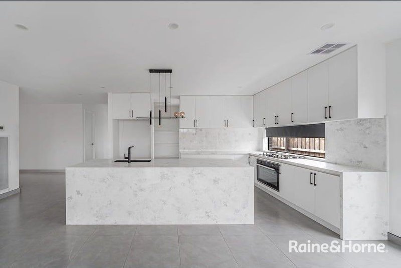Photo - 36 Falconer Drive, Mickleham VIC 3064 - Image 3