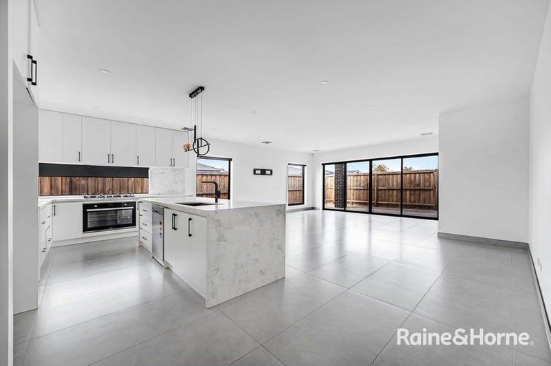 Photo - 36 Falconer Drive, Mickleham VIC 3064 - Image 7