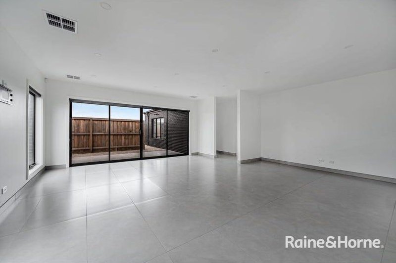 Photo - 36 Falconer Drive, Mickleham VIC 3064 - Image 9