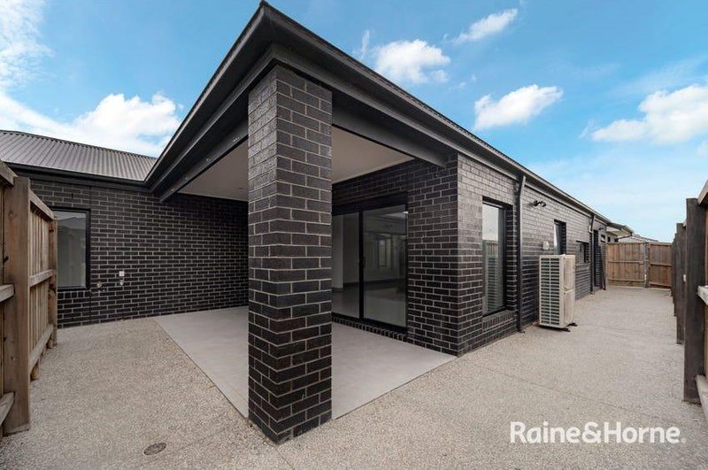 Photo - 36 Falconer Drive, Mickleham VIC 3064 - Image 25
