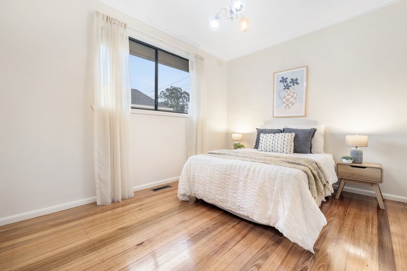 Photo - 36 Fonteyn Drive, Wantirna South VIC 3152 - Image 7