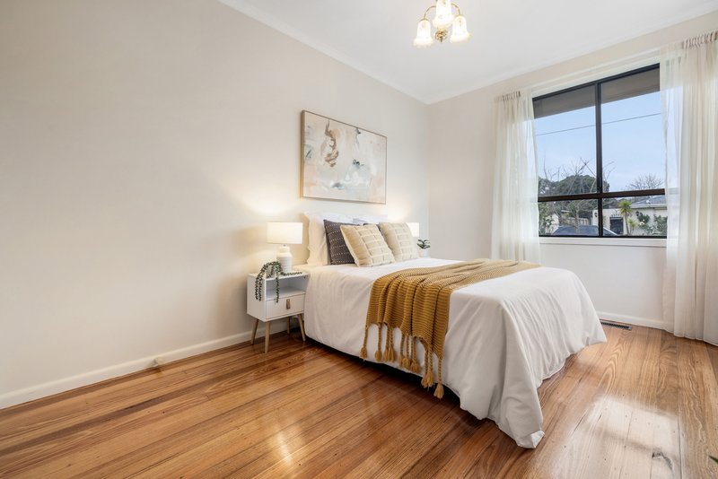 Photo - 36 Fonteyn Drive, Wantirna South VIC 3152 - Image 8