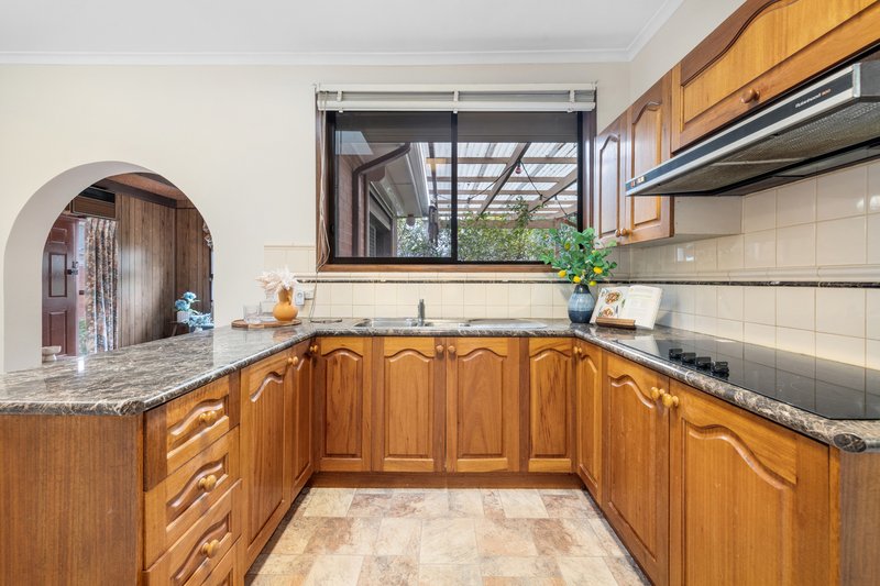 Photo - 36 Fonteyn Drive, Wantirna South VIC 3152 - Image 9