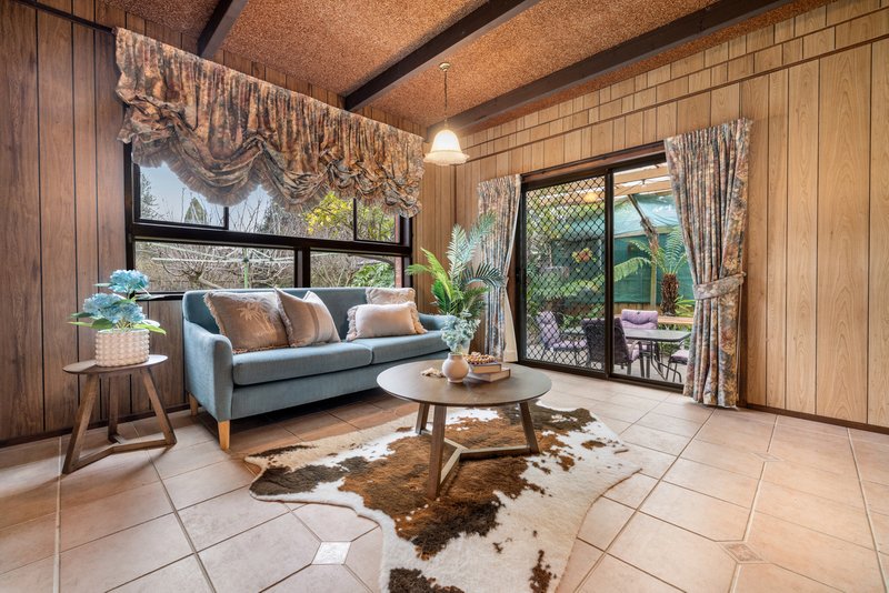 Photo - 36 Fonteyn Drive, Wantirna South VIC 3152 - Image 11