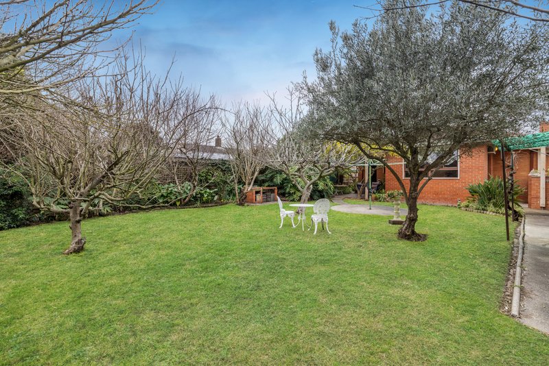 Photo - 36 Fonteyn Drive, Wantirna South VIC 3152 - Image 14