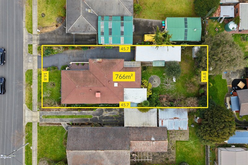 Photo - 36 Fonteyn Drive, Wantirna South VIC 3152 - Image 15