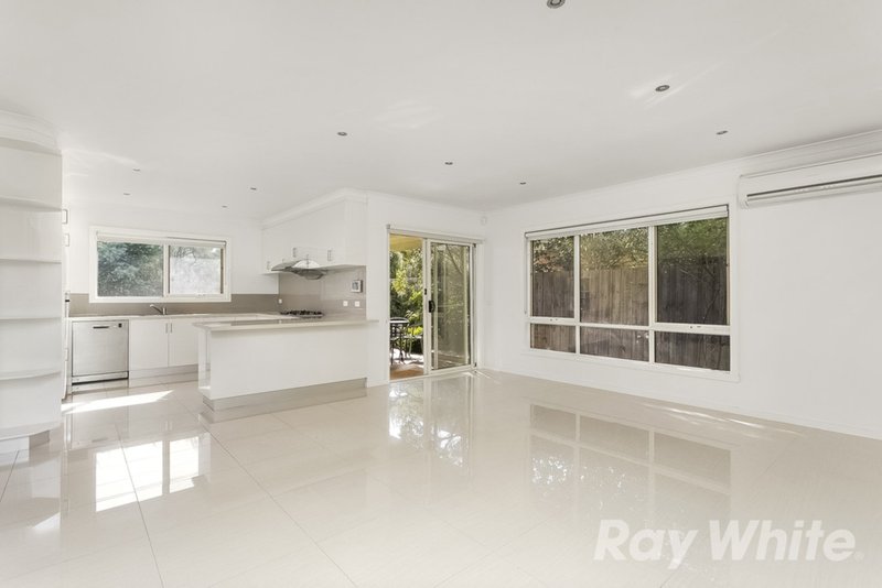 Photo - 3/6 Forest Court, Glen Waverley VIC 3150 - Image 2