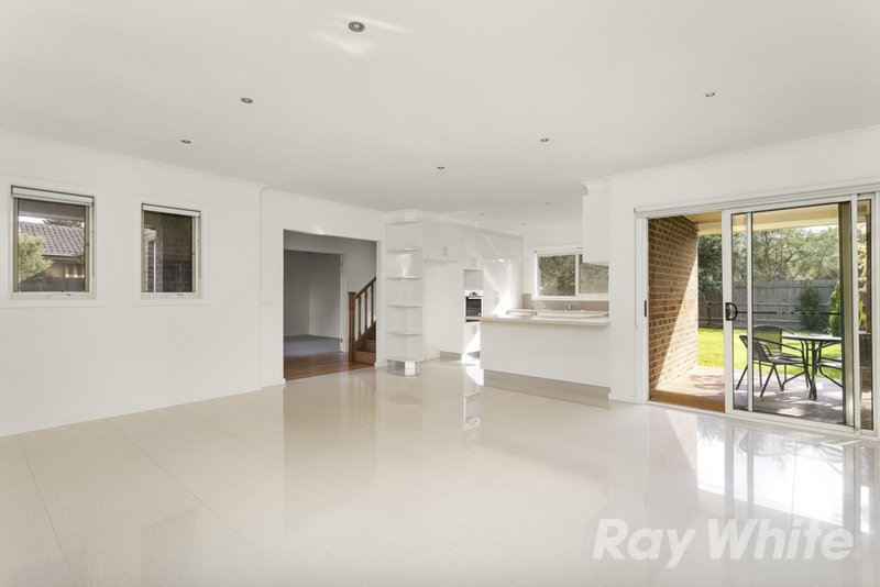 Photo - 3/6 Forest Court, Glen Waverley VIC 3150 - Image 3