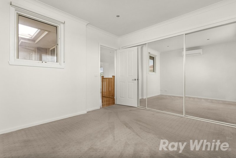 Photo - 3/6 Forest Court, Glen Waverley VIC 3150 - Image 5