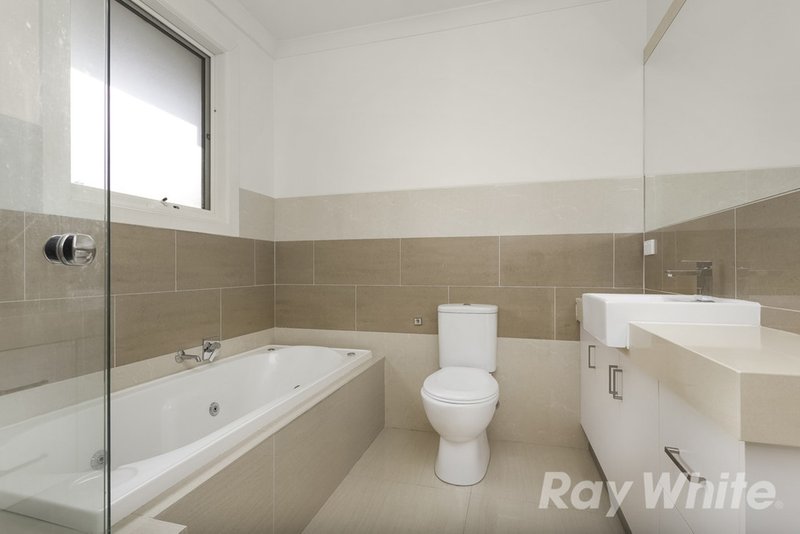 Photo - 3/6 Forest Court, Glen Waverley VIC 3150 - Image 9