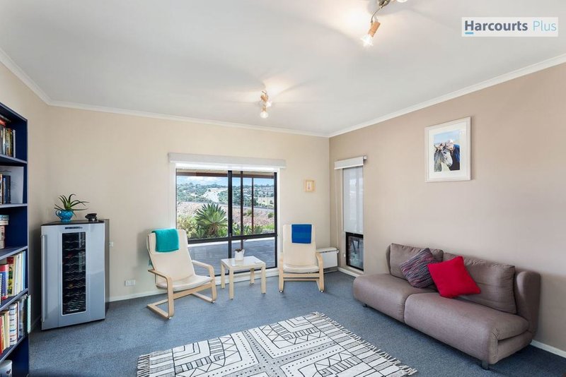 Photo - 36 Freebairn Drive, Hallett Cove SA 5158 - Image 7