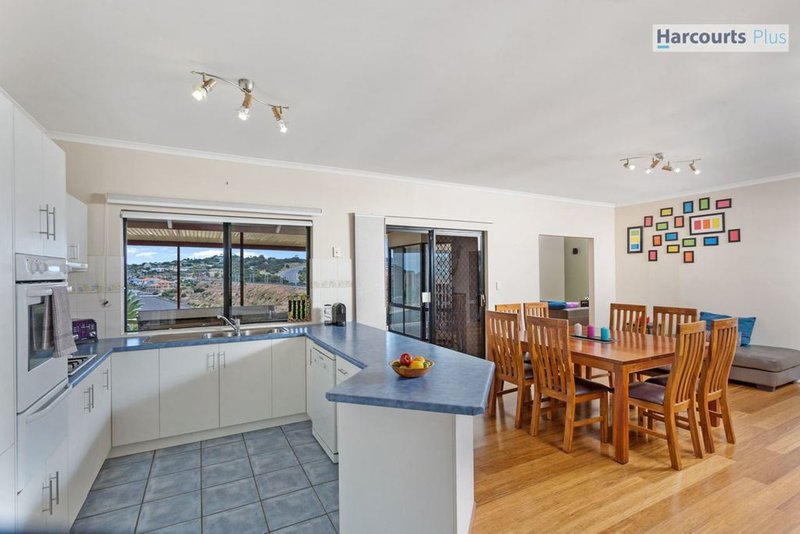 Photo - 36 Freebairn Drive, Hallett Cove SA 5158 - Image 8