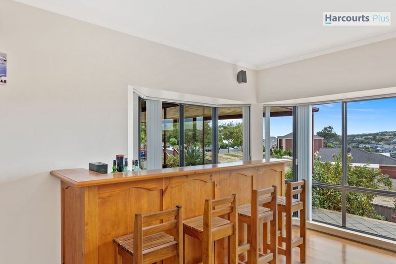 Photo - 36 Freebairn Drive, Hallett Cove SA 5158 - Image 10