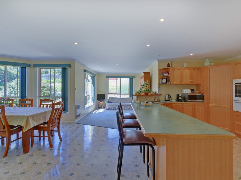 Photo - 36 Freestone Crescent, Wynyard TAS 7325 - Image 5