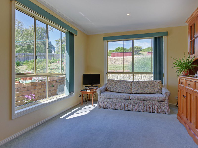 Photo - 36 Freestone Crescent, Wynyard TAS 7325 - Image 7