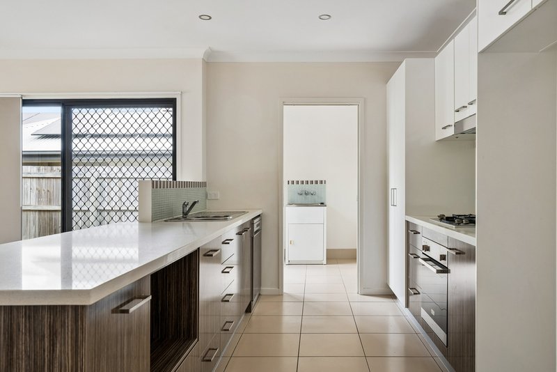 Photo - 36 Geranium Drive, Springfield Lakes QLD 4300 - Image 2