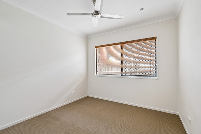 Photo - 36 Geranium Drive, Springfield Lakes QLD 4300 - Image 8