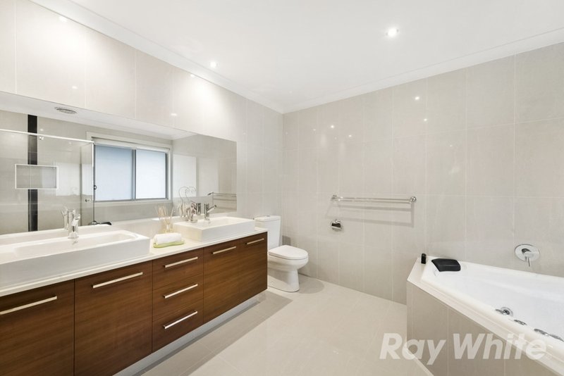 Photo - 36 Golden Grove, Glen Waverley VIC 3150 - Image 10