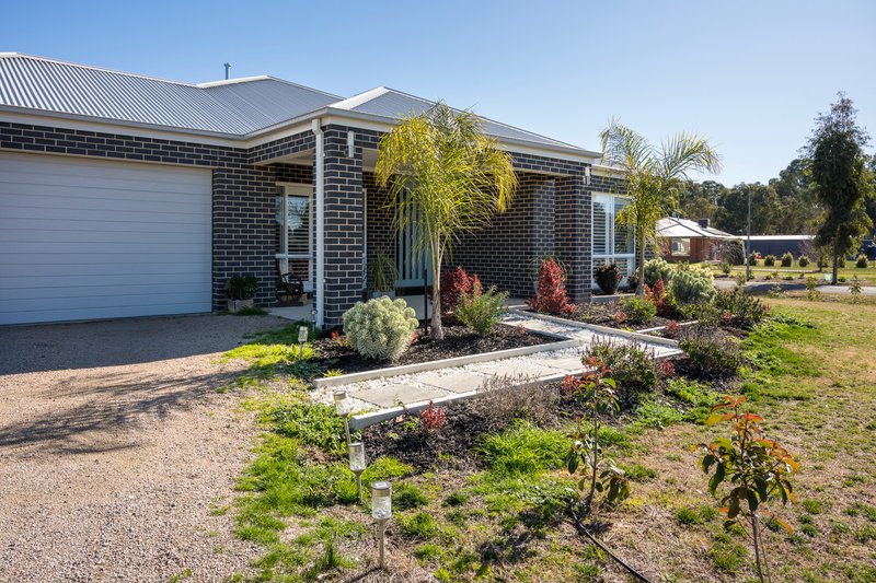 Photo - 36 Hall Drive, Benalla VIC 3672 - Image 5