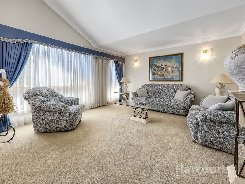 Photo - 36 Halleys Cres , Bridgeman Downs QLD 4035 - Image 3