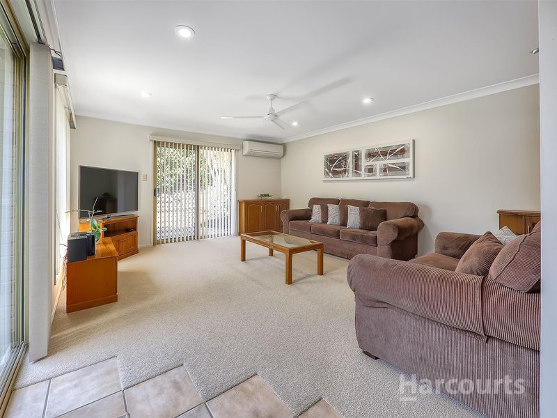 Photo - 36 Halleys Cres , Bridgeman Downs QLD 4035 - Image 6