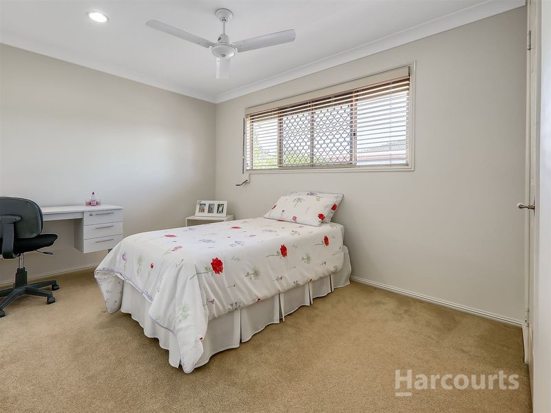 Photo - 36 Halleys Cres , Bridgeman Downs QLD 4035 - Image 10