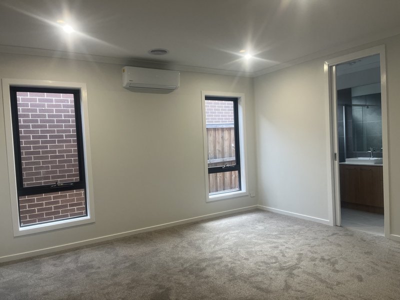 Photo - 36 Hallinan Street, Tarneit VIC 3029 - Image 4