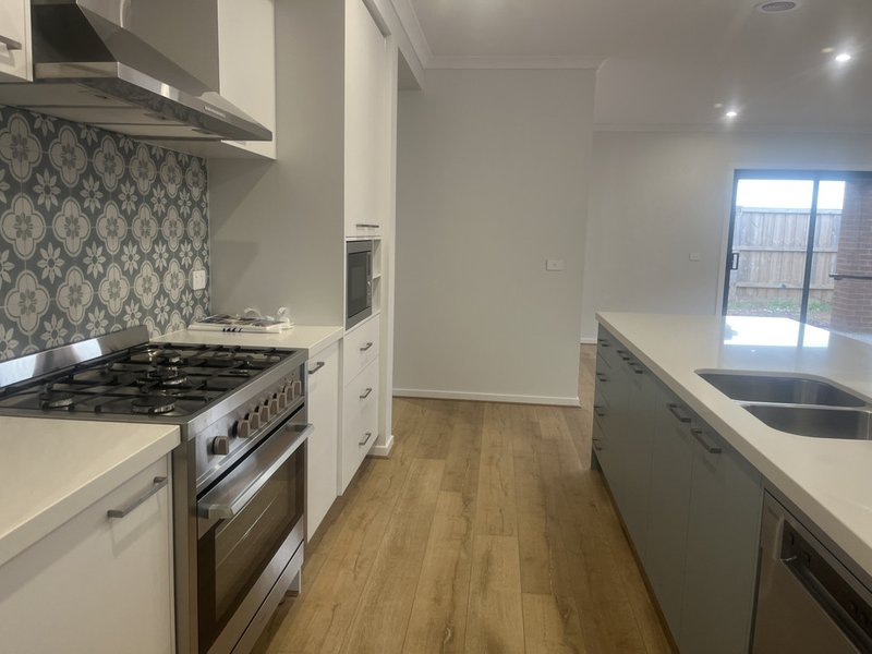 Photo - 36 Hallinan Street, Tarneit VIC 3029 - Image 6