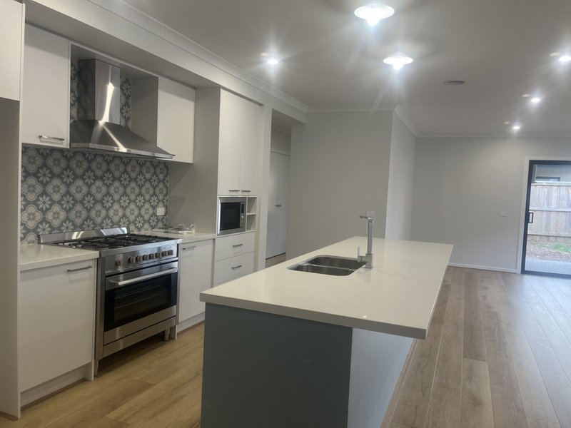 Photo - 36 Hallinan Street, Tarneit VIC 3029 - Image 8