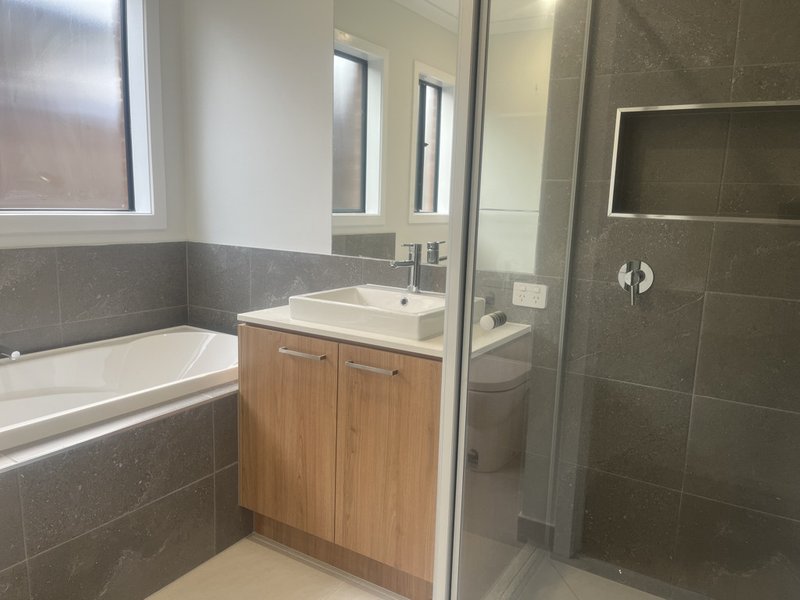 Photo - 36 Hallinan Street, Tarneit VIC 3029 - Image 16