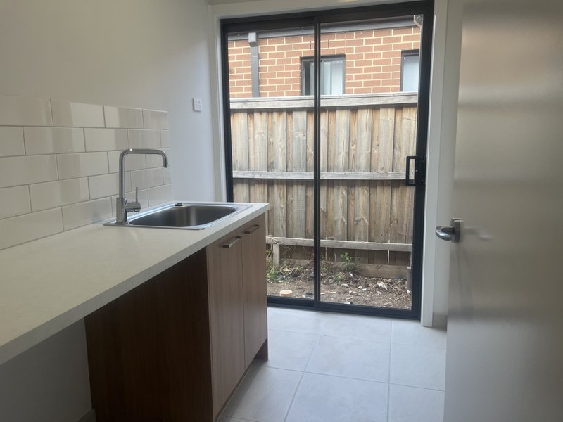 Photo - 36 Hallinan Street, Tarneit VIC 3029 - Image 17