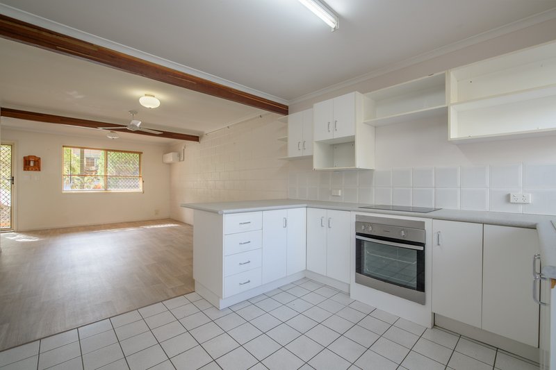 Photo - 3/6 Hampton Drive, Tannum Sands QLD 4680 - Image 4