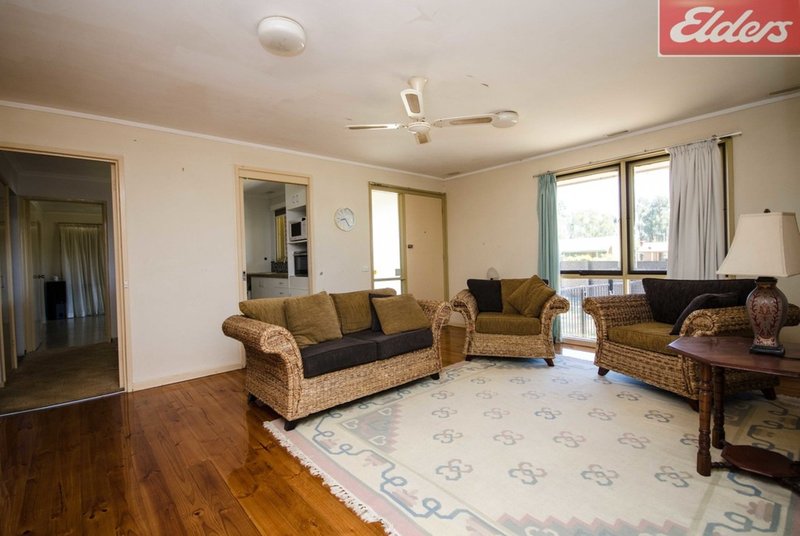 Photo - 36 Healey Close, Wodonga VIC 3690 - Image 5