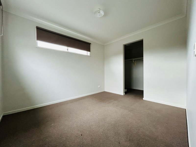 Photo - 36 Highlander Drive, Craigieburn VIC 3064 - Image 15