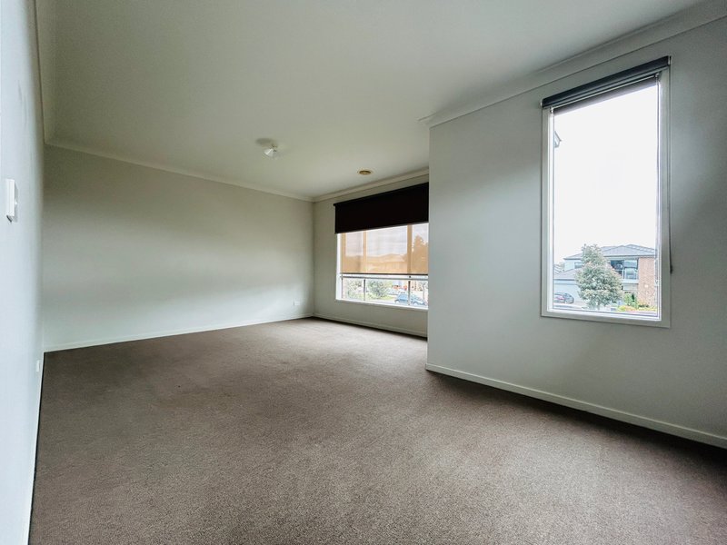 Photo - 36 Highlander Drive, Craigieburn VIC 3064 - Image 17