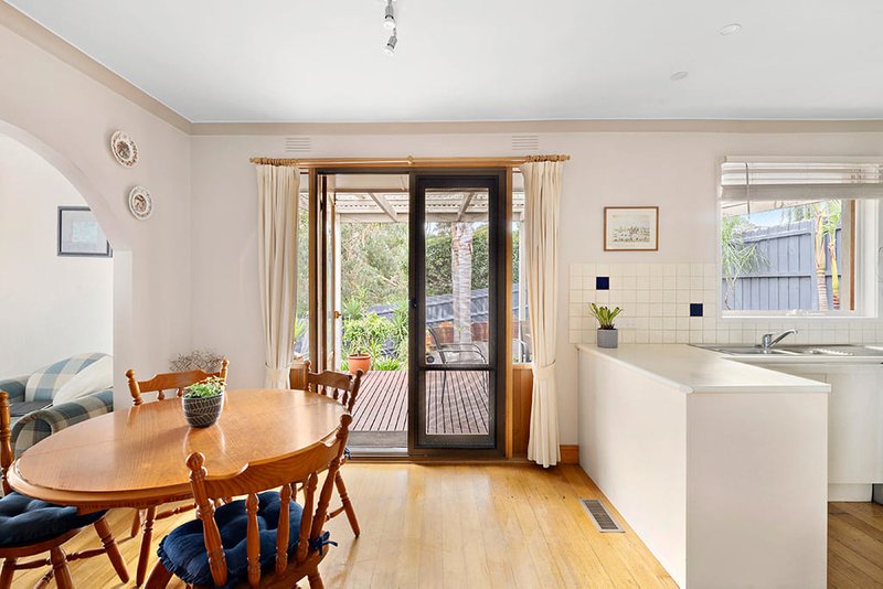 Photo - 36 Hillcrest Road, Frankston VIC 3199 - Image 6