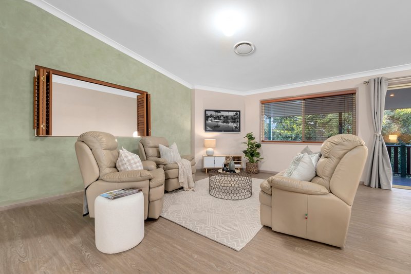 Photo - 36 Hillenvale Avenue, Arana Hills QLD 4054 - Image 6