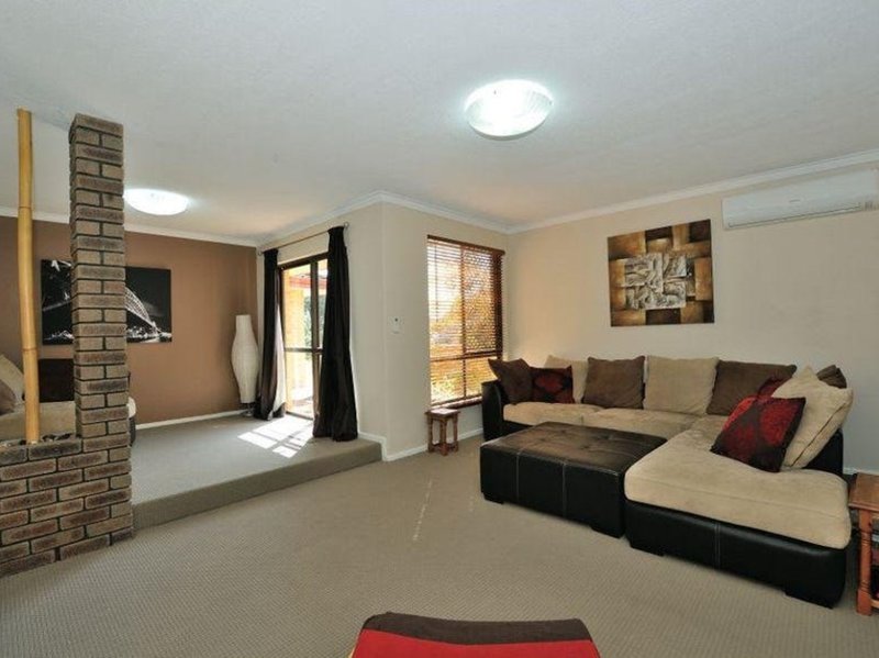 Photo - 36 Holcombe Road, Warnbro WA 6169 - Image 2
