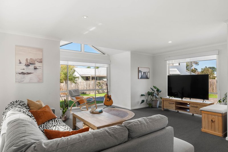 Photo - 3/6 Hollydene Court, Cowes VIC 3922 - Image 4