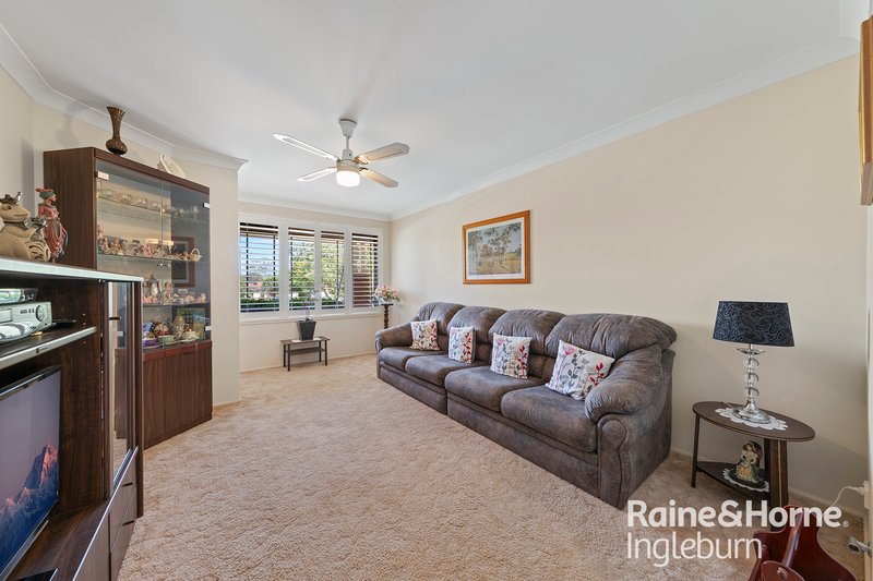 Photo - 36 Hydrangea Place, Macquarie Fields NSW 2564 - Image 3