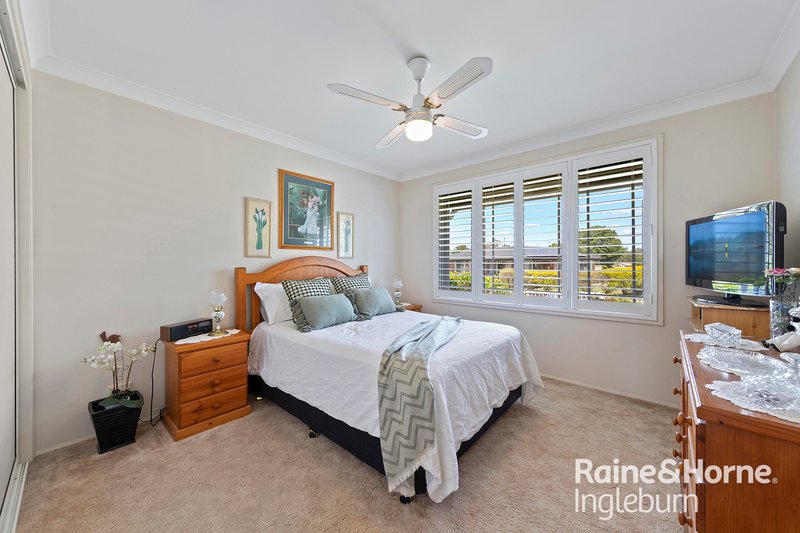 Photo - 36 Hydrangea Place, Macquarie Fields NSW 2564 - Image 5