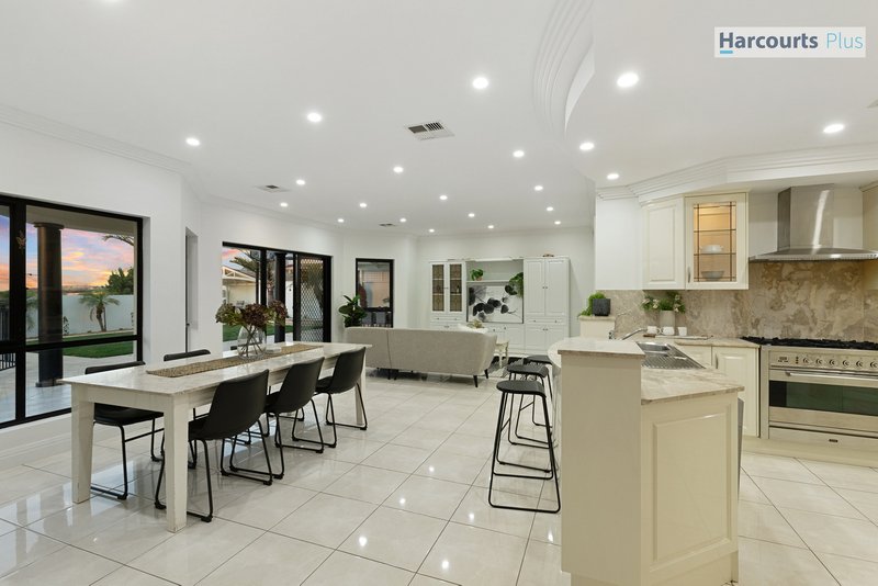 Photo - 36 Ingleton Drive, Hallett Cove SA 5158 - Image 9