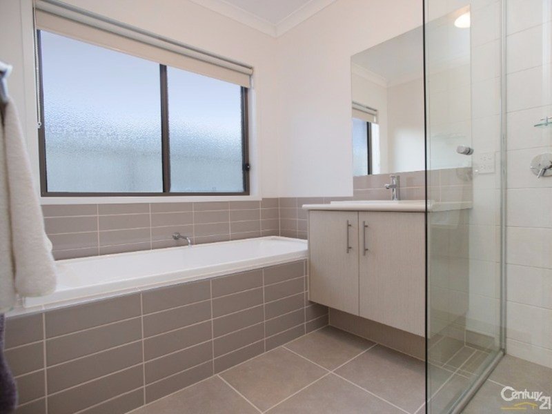 Photo - 36 Inspiration Circuit, Pakenham VIC 3810 - Image 4